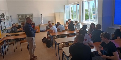 Powiększ grafikę: wspolpraca-z-pracodawca-695425.jpg