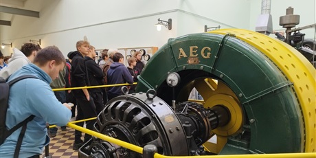 Powiększ grafikę: wycieczka-klas-4o-oraz-5o-do-elektroni-wodnych-642261.jpg