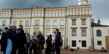 Powiększ grafikę: wycieczka-klasy-3o-do-krakowa-i-energylandii-645520.jpg