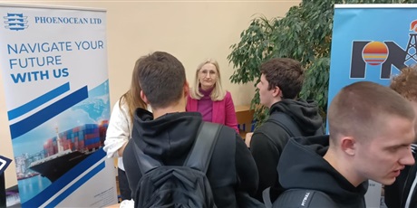 Powiększ grafikę: wyjscie-na-targi-pracy-658872.jpg