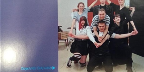 Powiększ grafikę: wystapienie-ucznia-zse-z-grupa-nie-ofaj-n4m-w-sztuce-zszyci-655249.jpg