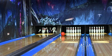 Powiększ grafikę: xiv-miedzyszkolne-mistrzostwa-bowlingowe-22503.jpg