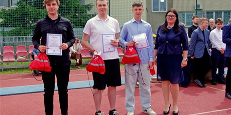 Powiększ grafikę: zakonczenie-roku-szkolnego-2024-2025-631417.jpg