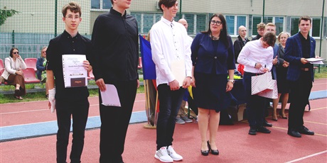 Powiększ grafikę: zakonczenie-roku-szkolnego-2024-2025-631420.jpg