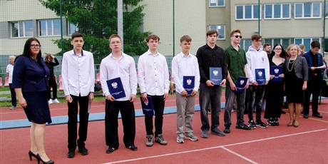 Powiększ grafikę: zakonczenie-roku-szkolnego-2024-2025-631422.jpg