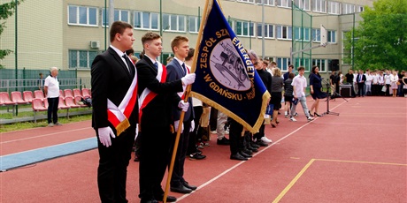 Powiększ grafikę: zakonczenie-roku-szkolnego-2024-2025-631428.jpg
