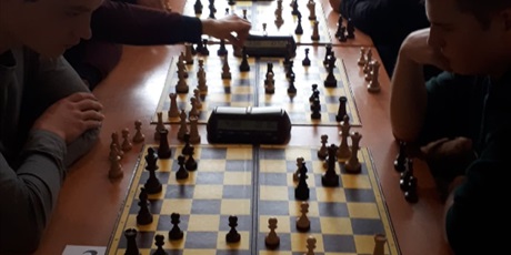 Powiększ grafikę: zawody-w-szachy-100265.jpg