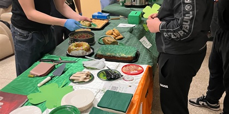 Powiększ grafikę: zielony-dzien-z-okazji-sw-patryka-681656.jpg