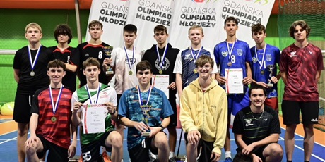 Powiększ grafikę: zse-w-czolowce-mistrzostw-gdanska-w-druzynowym-badmintonie-642363.jpg